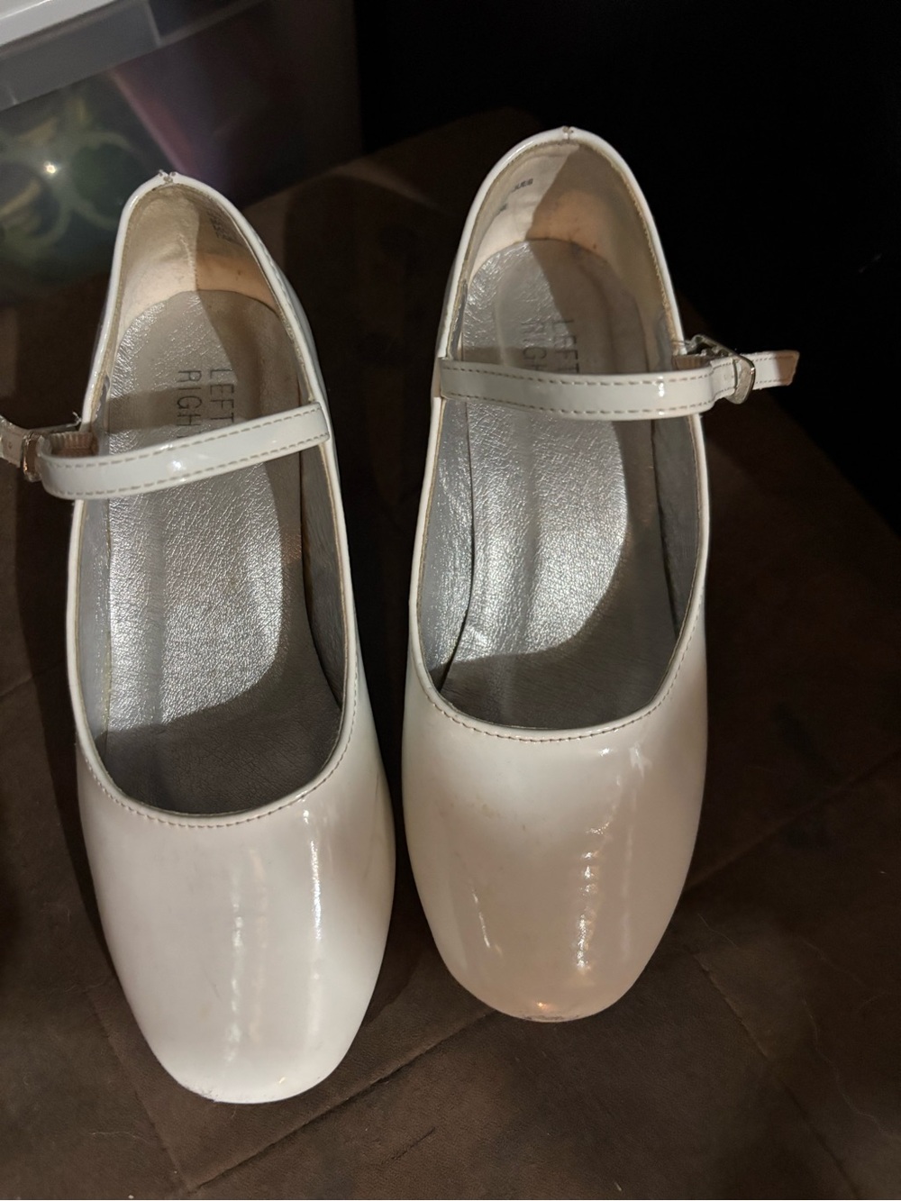 Girls White Patent Mary Jane Dress Shoes with Strap, 0.75 inch heel (2.5cm)